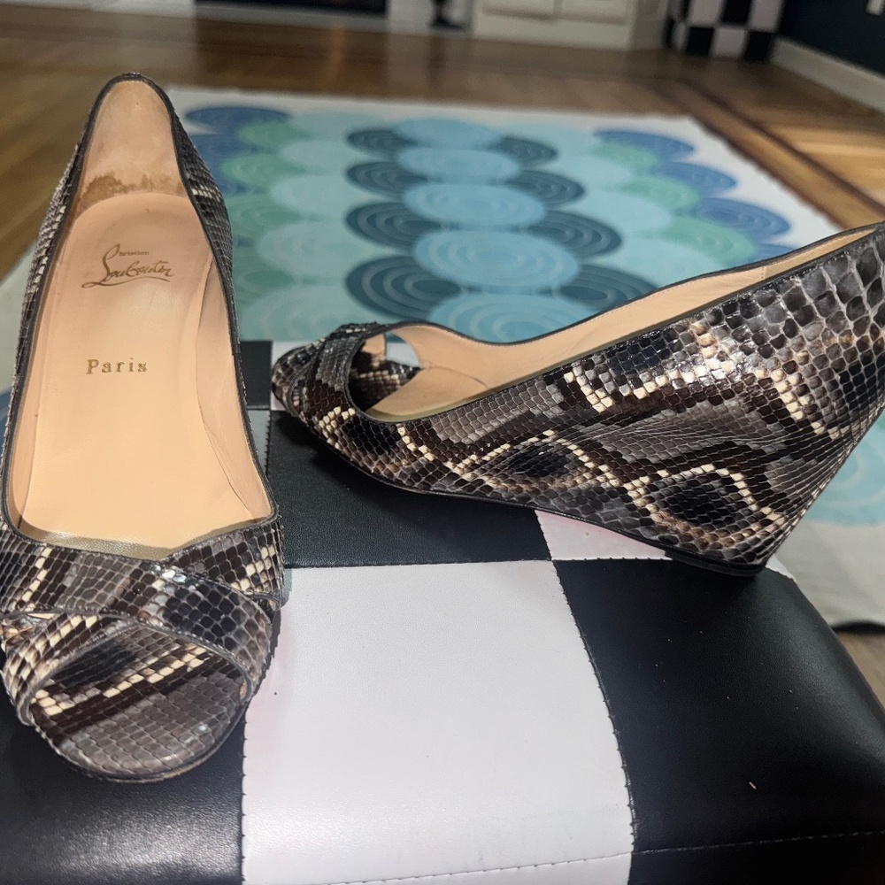 Christian Louboutin Paris Snakeskin Peep Toe Women’s Pumps French 38.5 US Size 8